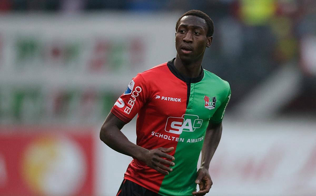 6男足在攻 6男足在攻