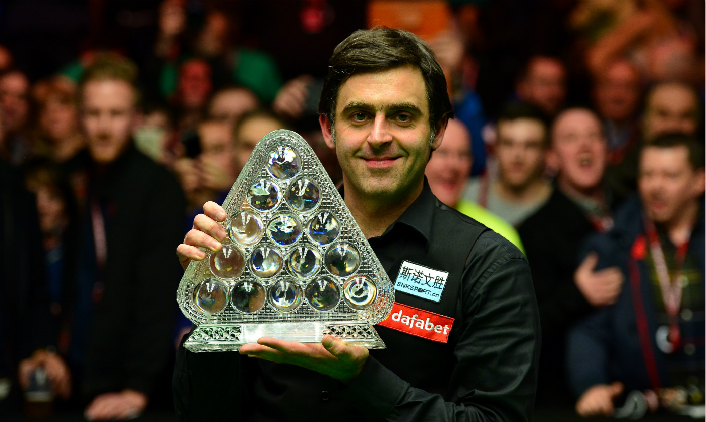 举行的三人 举行的三人