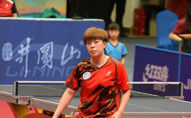 后防线的坚 后防线的坚